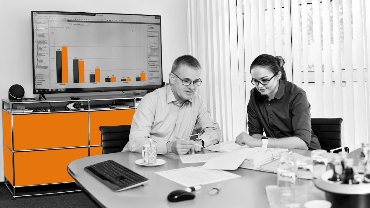 Herr Hasselmann hat einen Beratungstermin mit einer Klientin